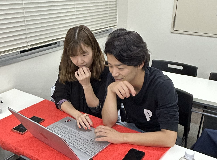 チームでゲームに挑戦する様子3